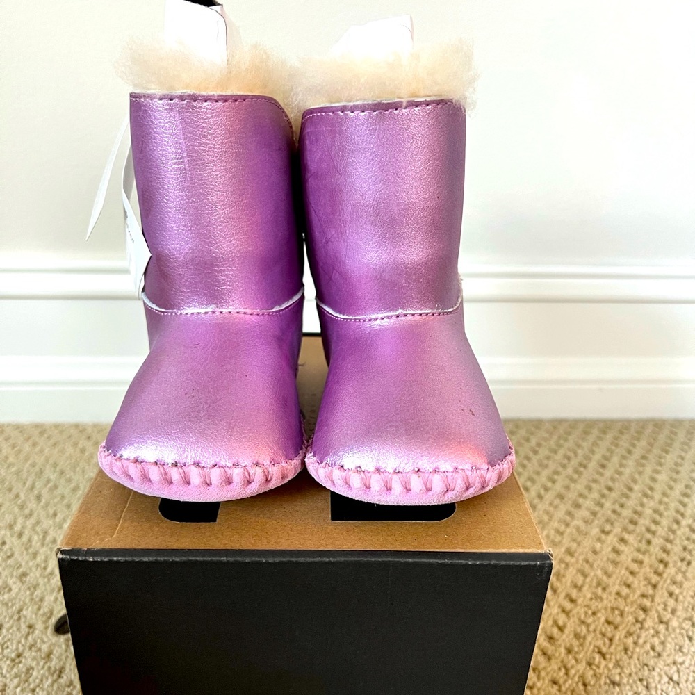 Cutest baby uggs Size 4/5